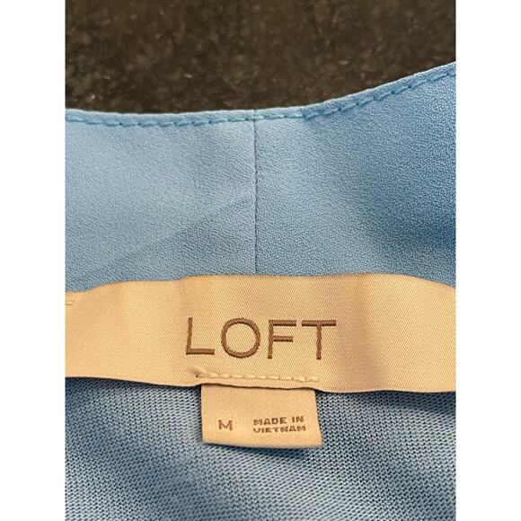 LOFT blue shirred shoulder sleeveless flowy v-neck with tie shell Med - Picture 3 of 9